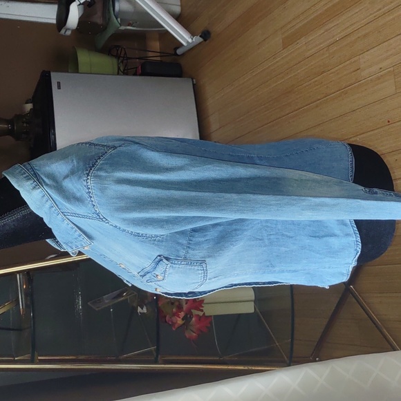 Divided jean shirt. (#0911) - Picture 3 of 6